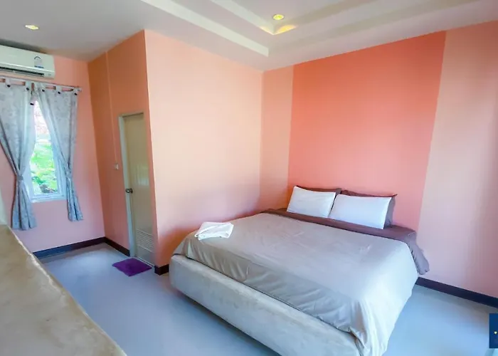 บ้านชมจันทร์ แอท รีสอร์ท สวนผึ้ง