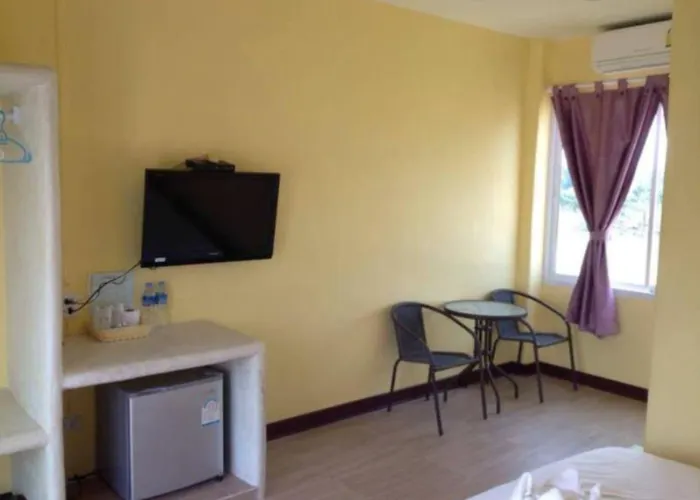 รีสอร์ท บ้านชมจันทร์ แอท 2*
