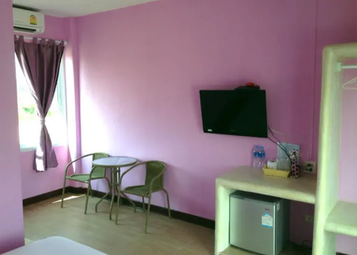 รีสอร์ท บ้านชมจันทร์ แอท