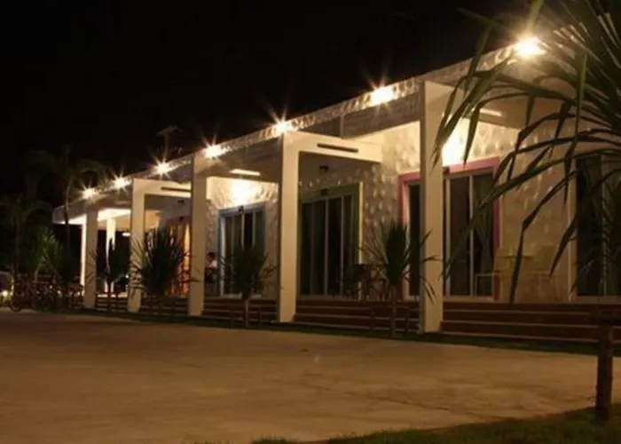 บ้านชมจันทร์ แอท รีสอร์ท สวนผึ้ง