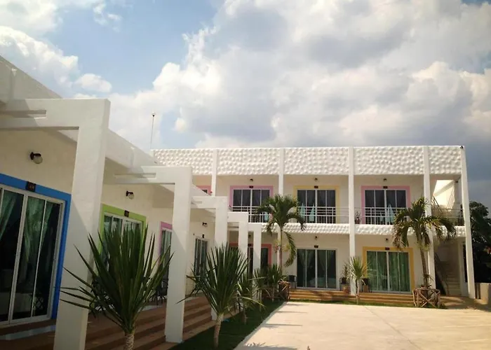 รีสอร์ท บ้านชมจันทร์ แอท 2*