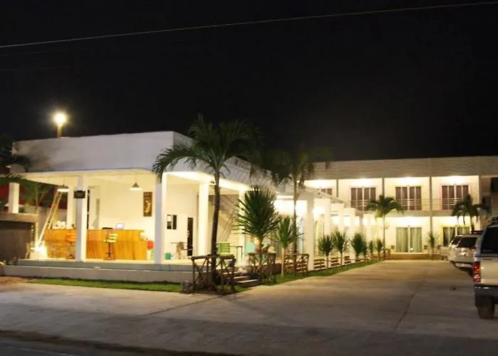 รีสอร์ท บ้านชมจันทร์ แอท 2*