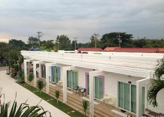 รีสอร์ท บ้านชมจันทร์ แอท